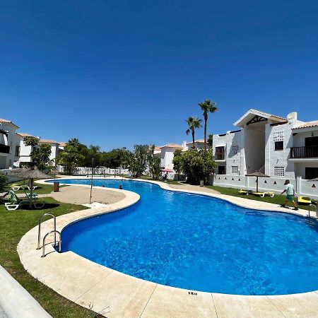 Quiet & Spacious Apt @ Golf Course W/ Roof Terrace San Roque  Luaran gambar