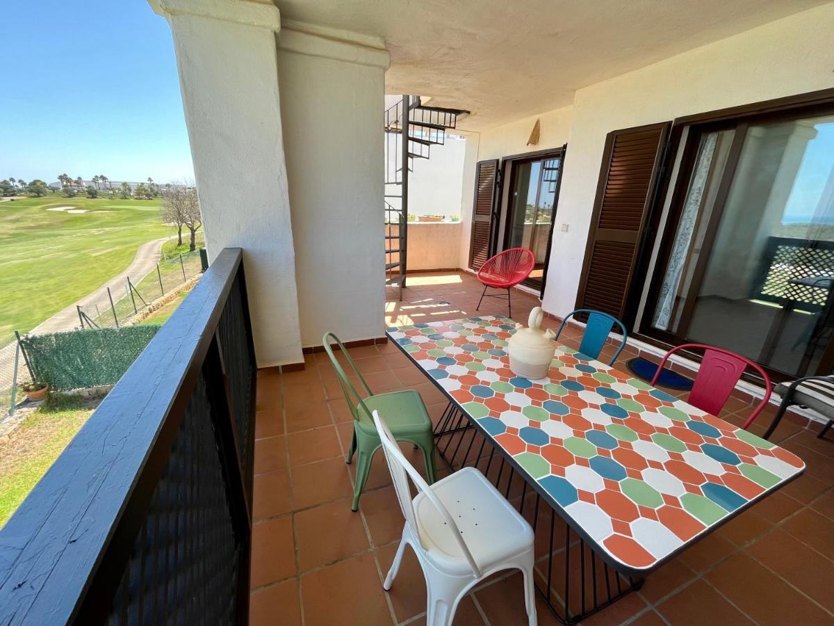 Quiet & Spacious Apt @ Golf Course W/ Roof Terrace San Roque  Luaran gambar
