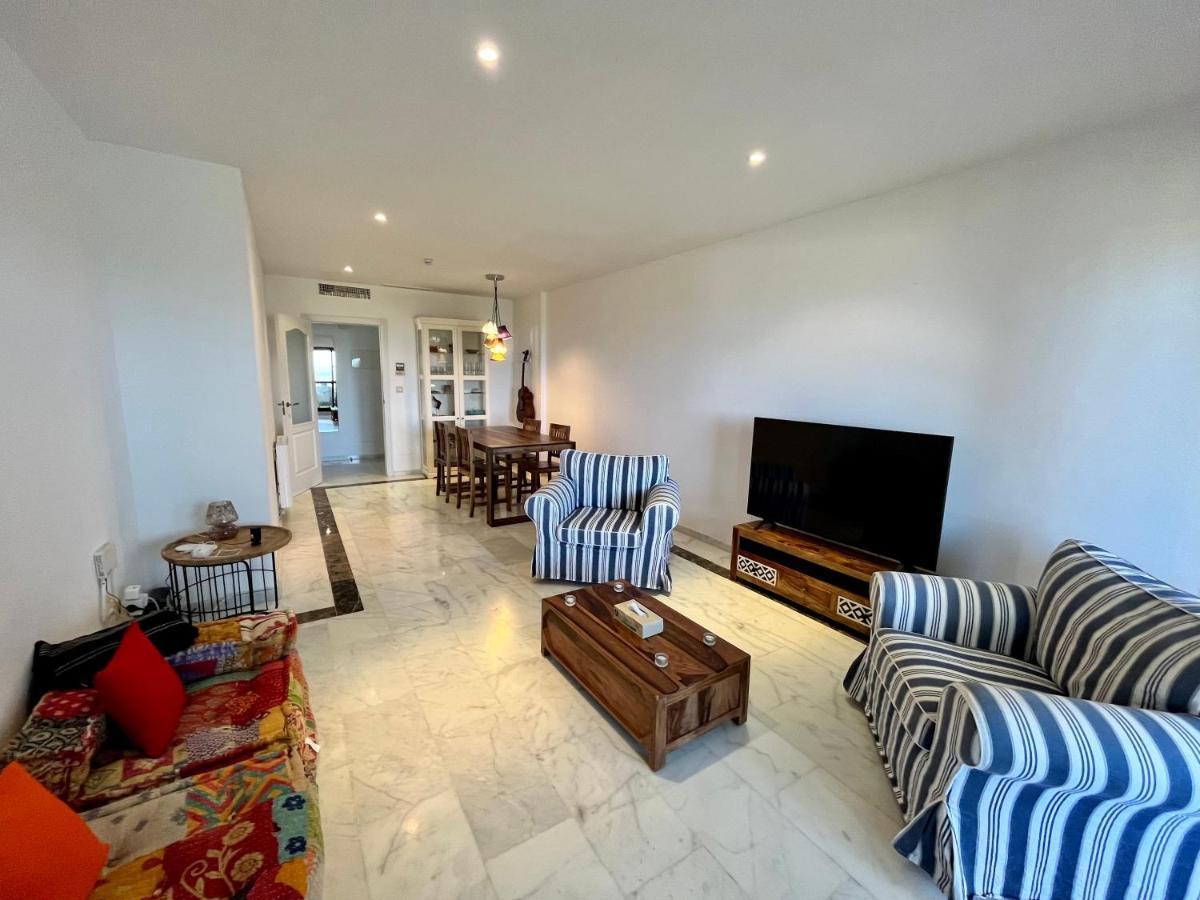 Quiet & Spacious Apt @ Golf Course W/ Roof Terrace San Roque  Luaran gambar