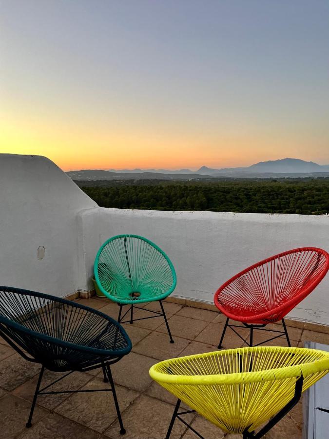 Quiet & Spacious Apt @ Golf Course W/ Roof Terrace San Roque  Luaran gambar