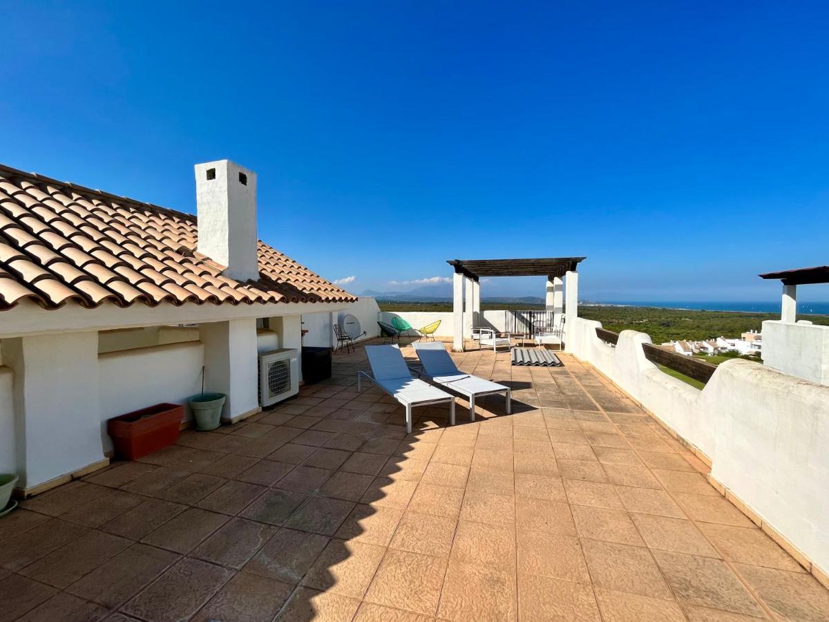 Quiet & Spacious Apt @ Golf Course W/ Roof Terrace San Roque  Luaran gambar