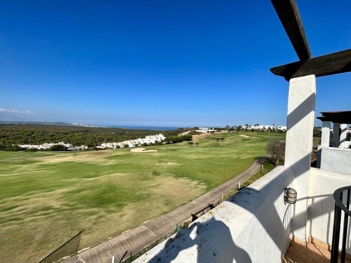 Quiet & Spacious Apt @ Golf Course W/ Roof Terrace San Roque  Luaran gambar