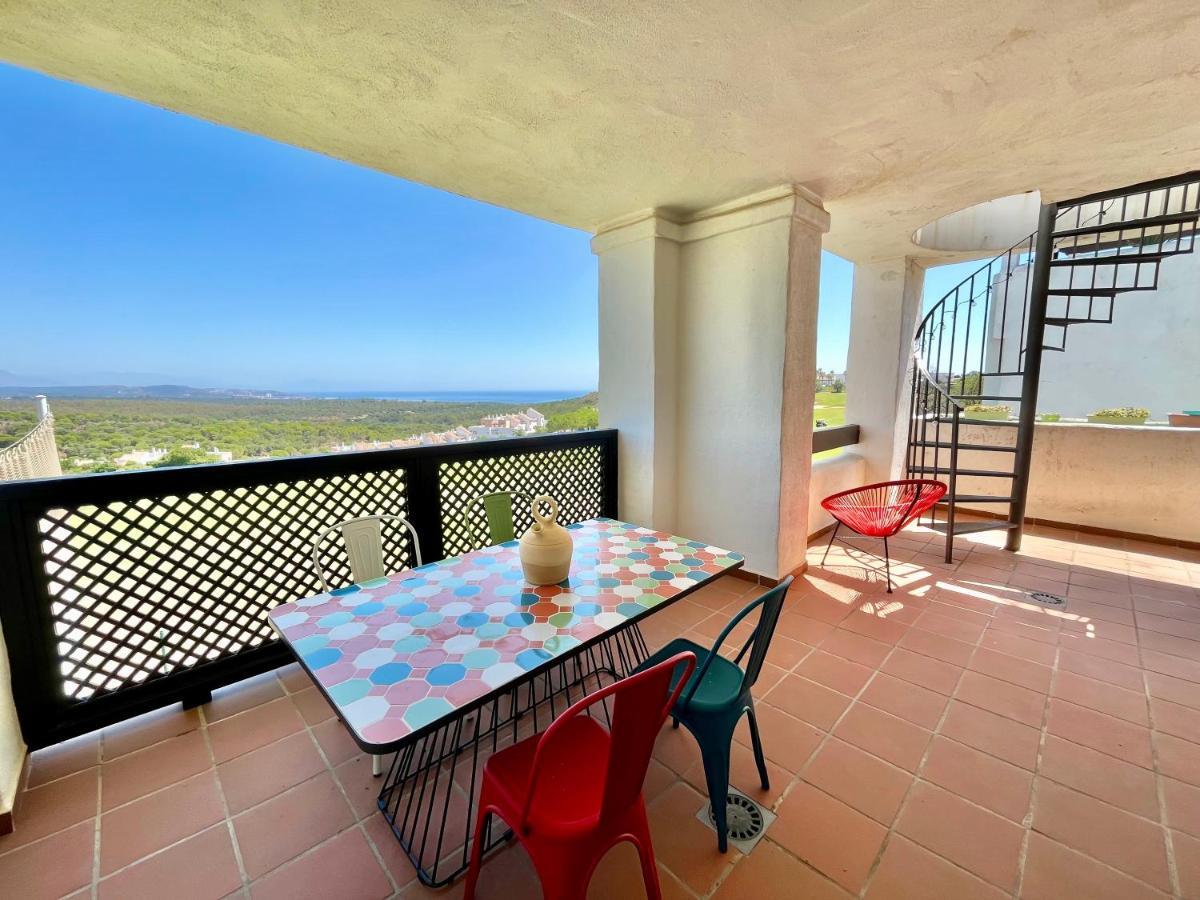 Quiet & Spacious Apt @ Golf Course W/ Roof Terrace San Roque  Luaran gambar