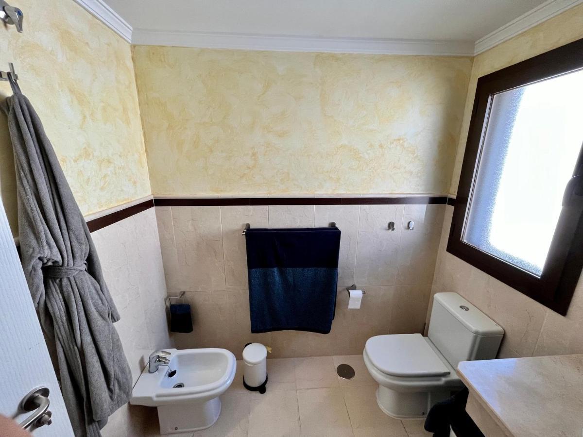 Quiet & Spacious Apt @ Golf Course W/ Roof Terrace San Roque  Luaran gambar